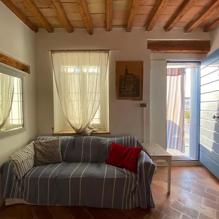 Harbour House - & Bike Routes Ferienhaus Pesaro